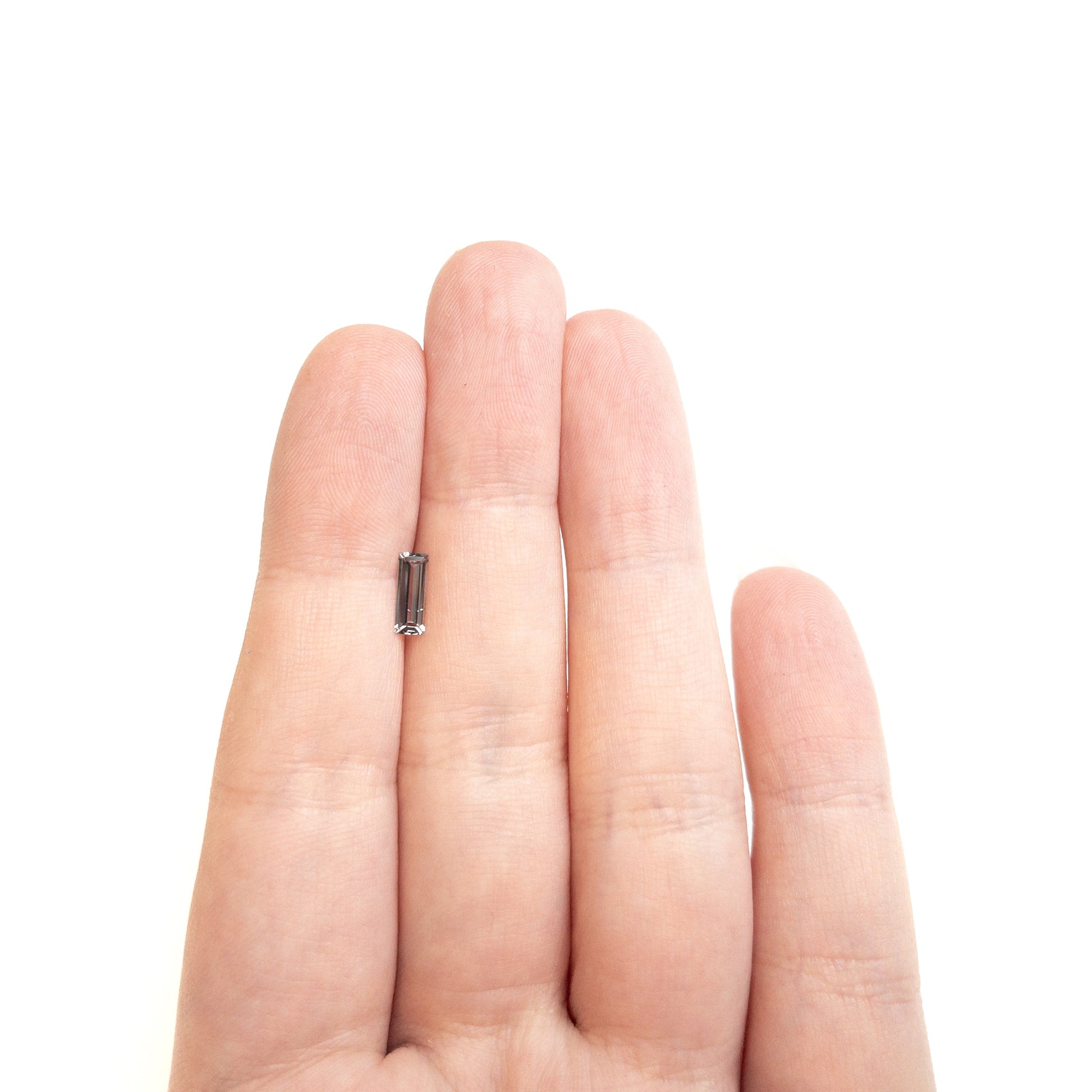 0.51ct 8.05x2.98x1.88mm バゲットステップカットサファイア 27720-04