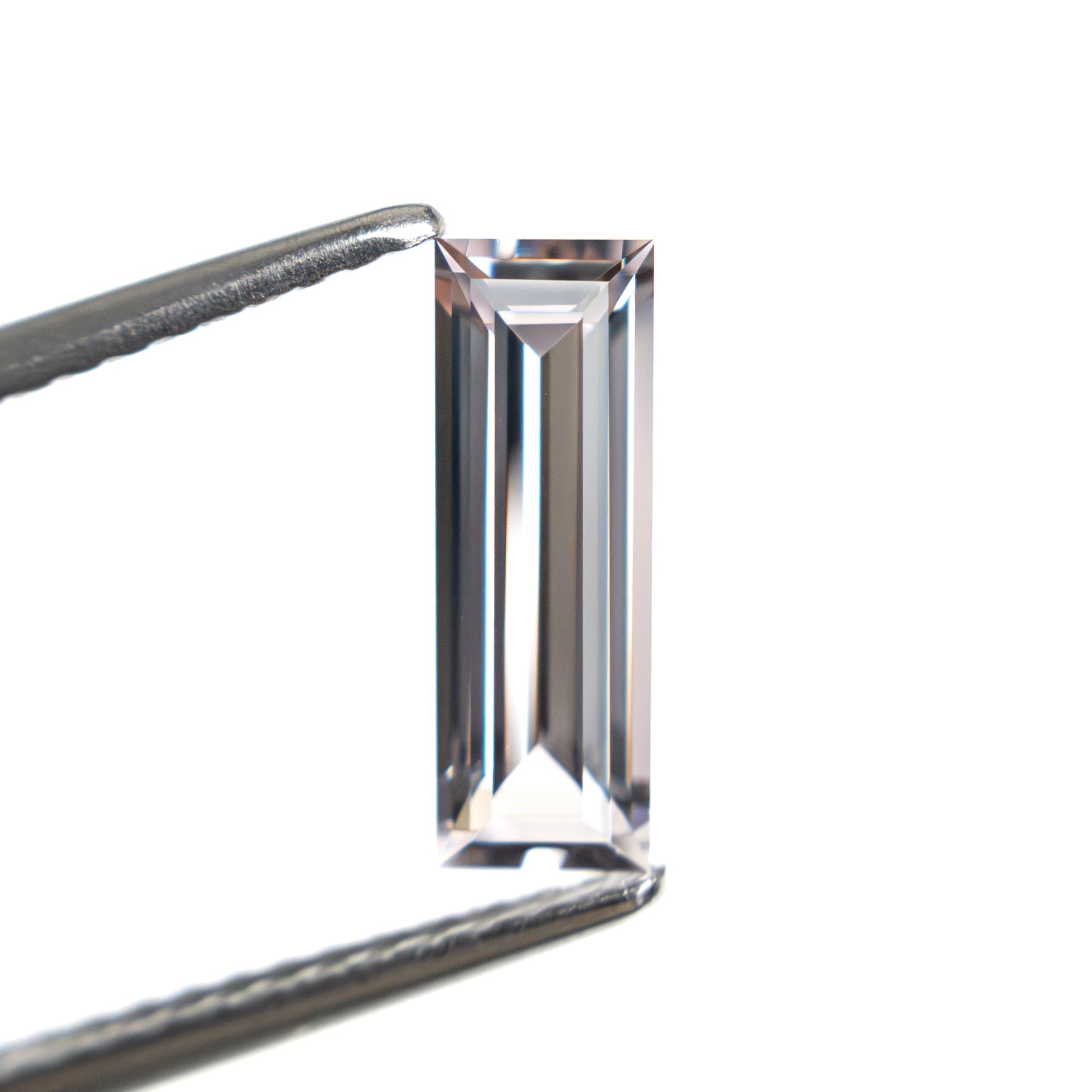 0.91ct 10.30x3.53x2.27mm バゲットステップカットサファイア 27720-06