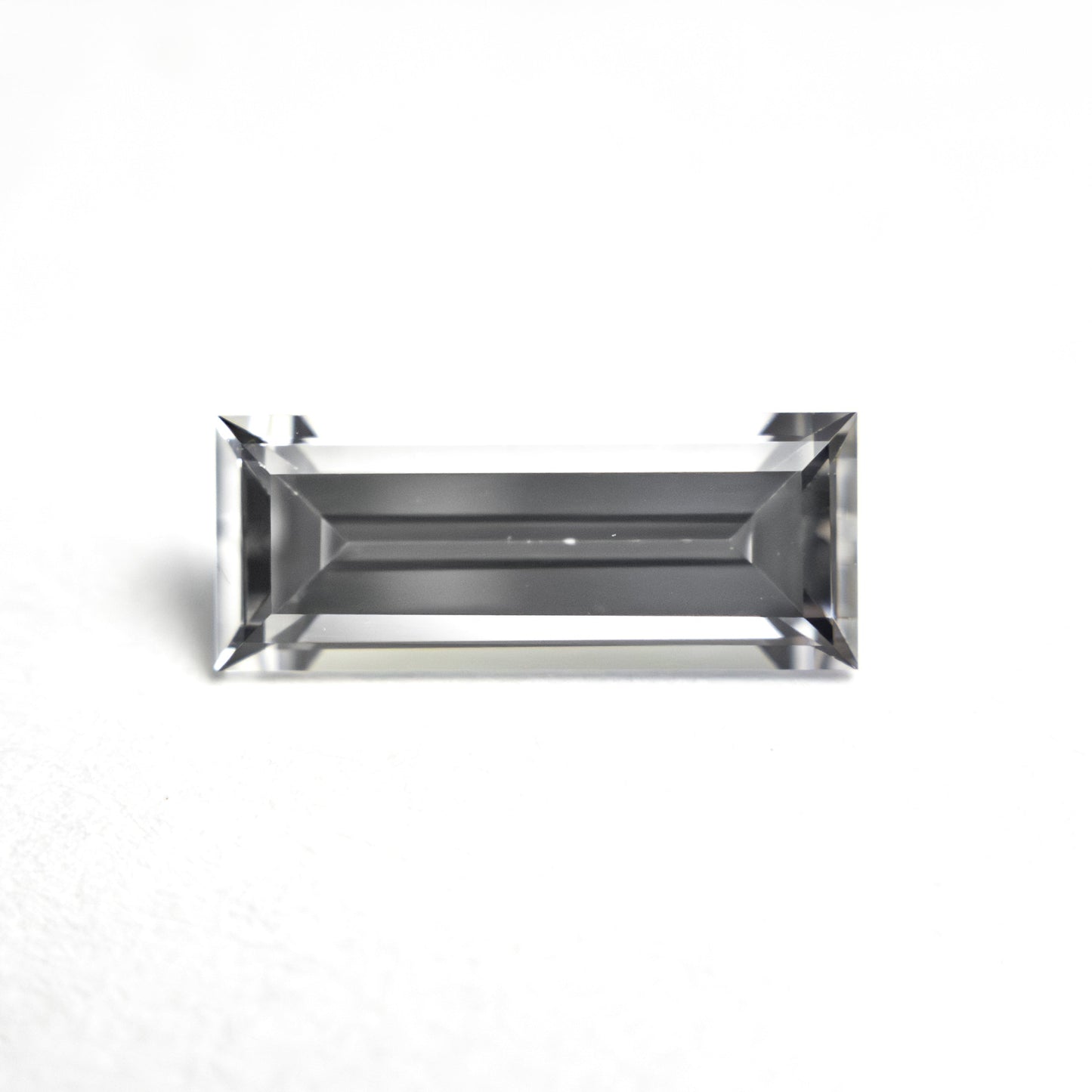 1.06カラット 9.53x3.81x2.64mm バゲットステップカットサファイア 27720-07