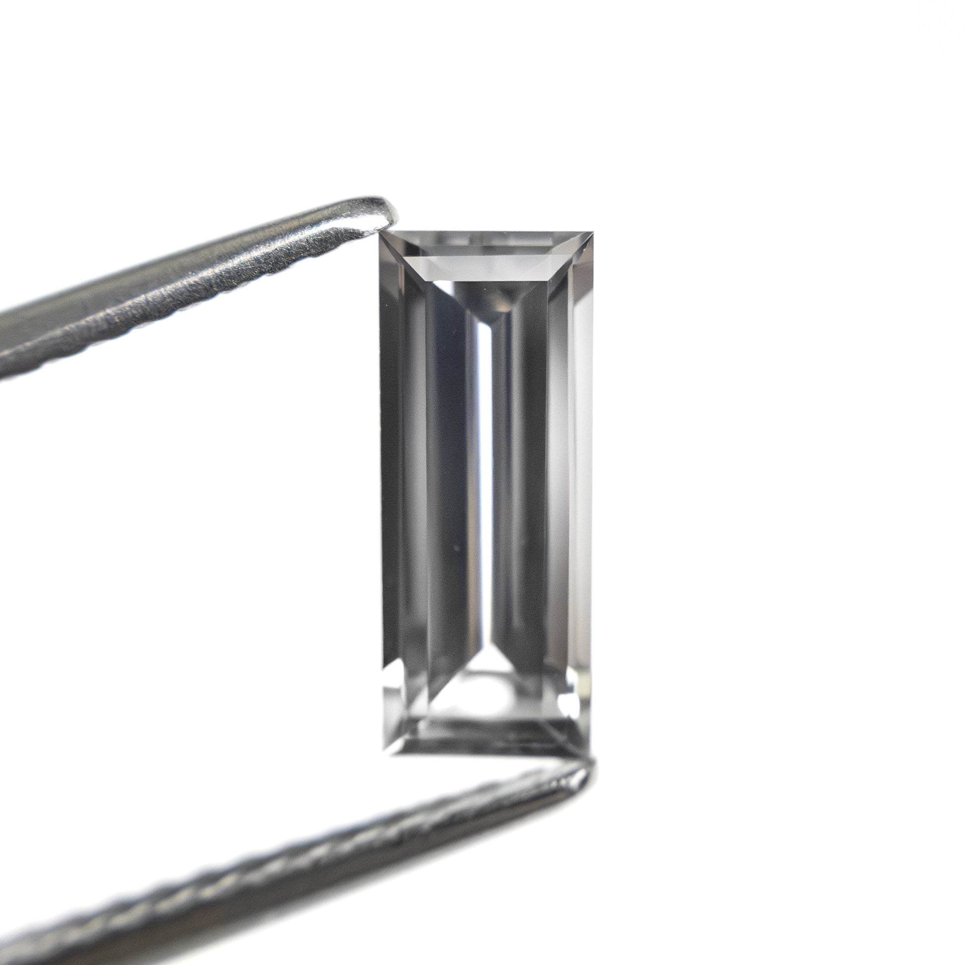 1.06カラット 9.53x3.81x2.64mm バゲットステップカットサファイア 27720-07