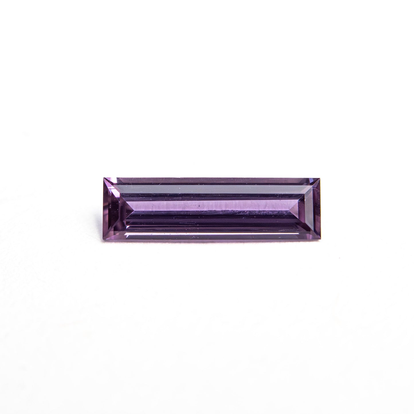 0.39ct 8.54x2.47x1.62mm バゲットステップカットサファイア 27721-05
