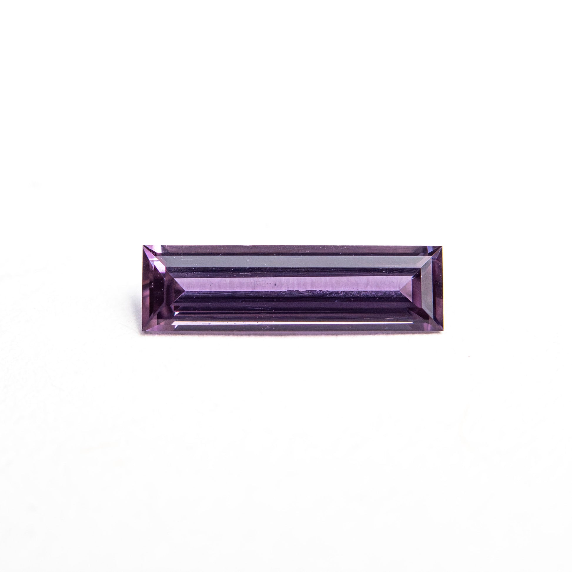 0.39ct 8.54x2.47x1.62mm バゲットステップカットサファイア 27721-05