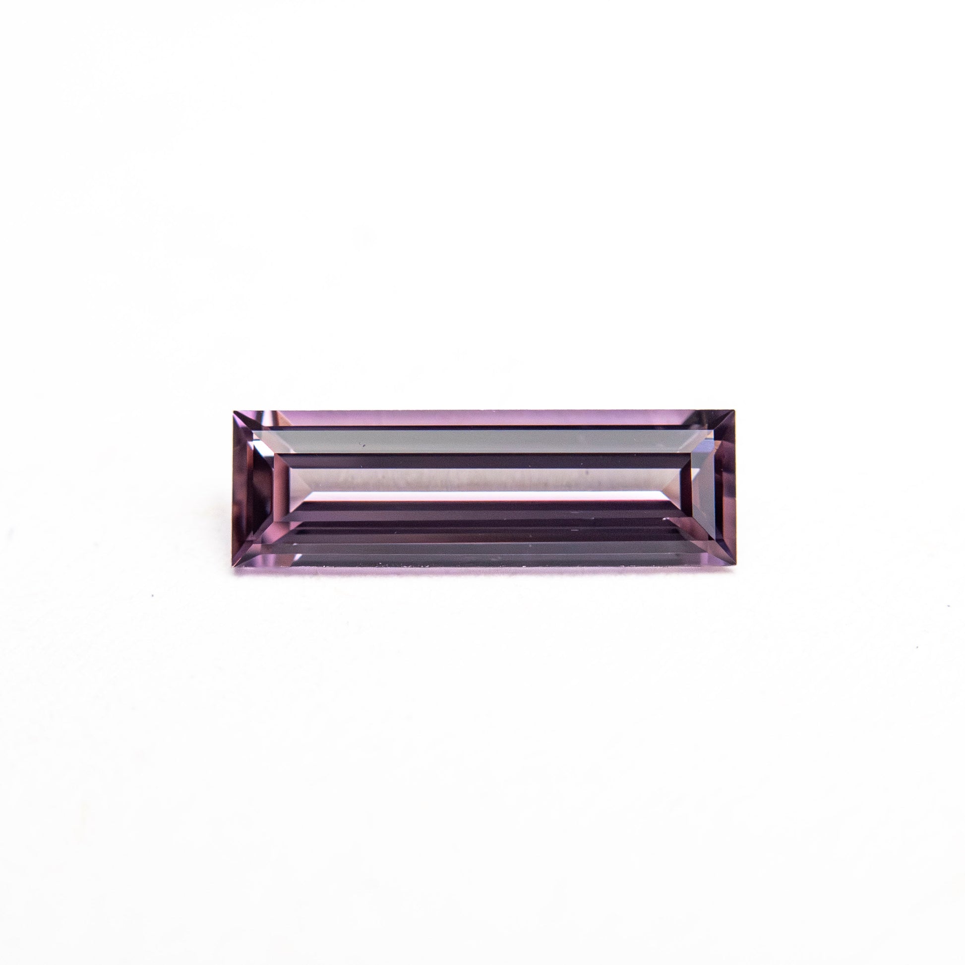 0.52カラット 8.73x2.73x1.87mm バゲットステップカット サファイア 27721-06