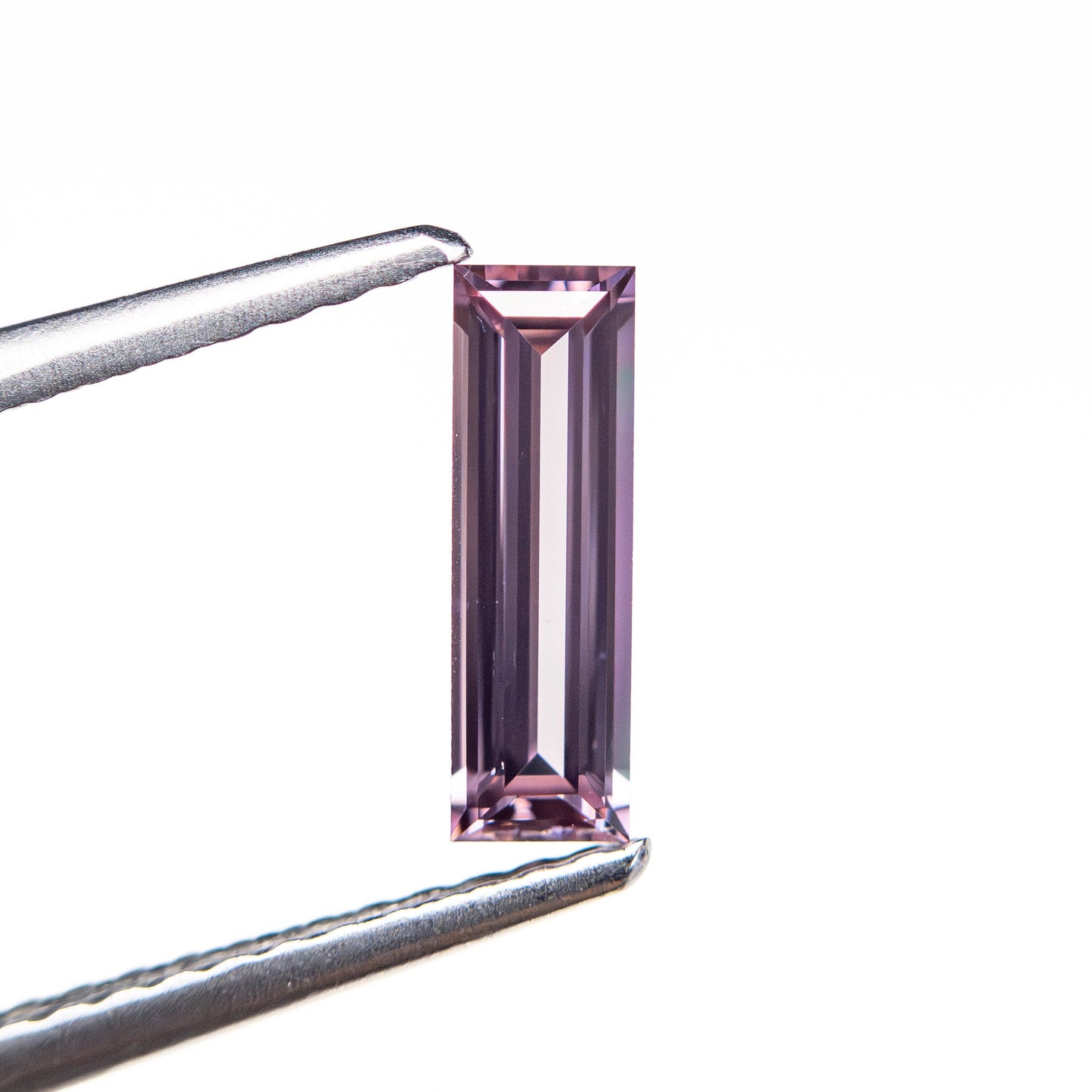 0.52カラット 8.73x2.73x1.87mm バゲットステップカット サファイア 27721-06