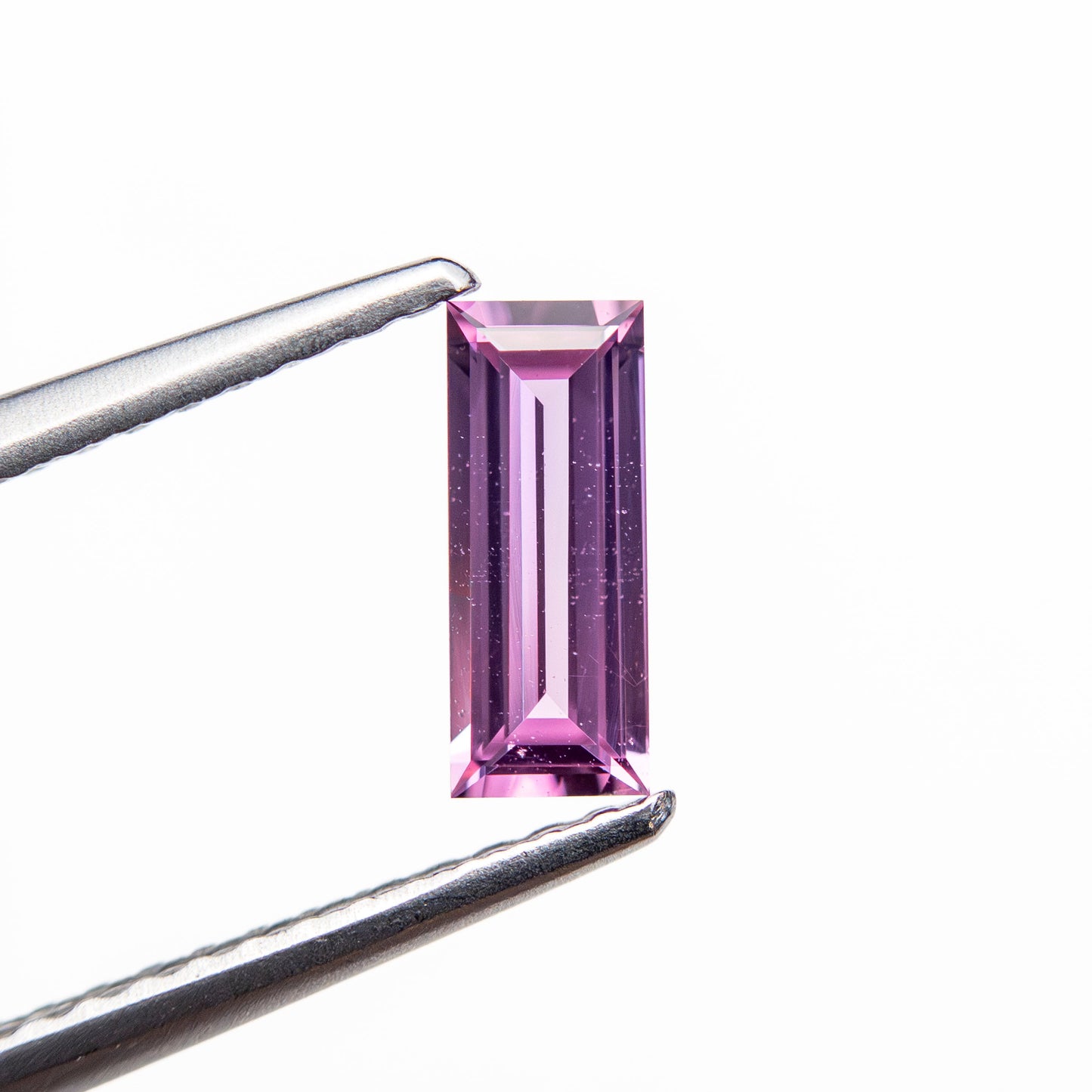 0.46ct 7.45x2.99x1.93mm バゲットステップカットサファイア 27721-08