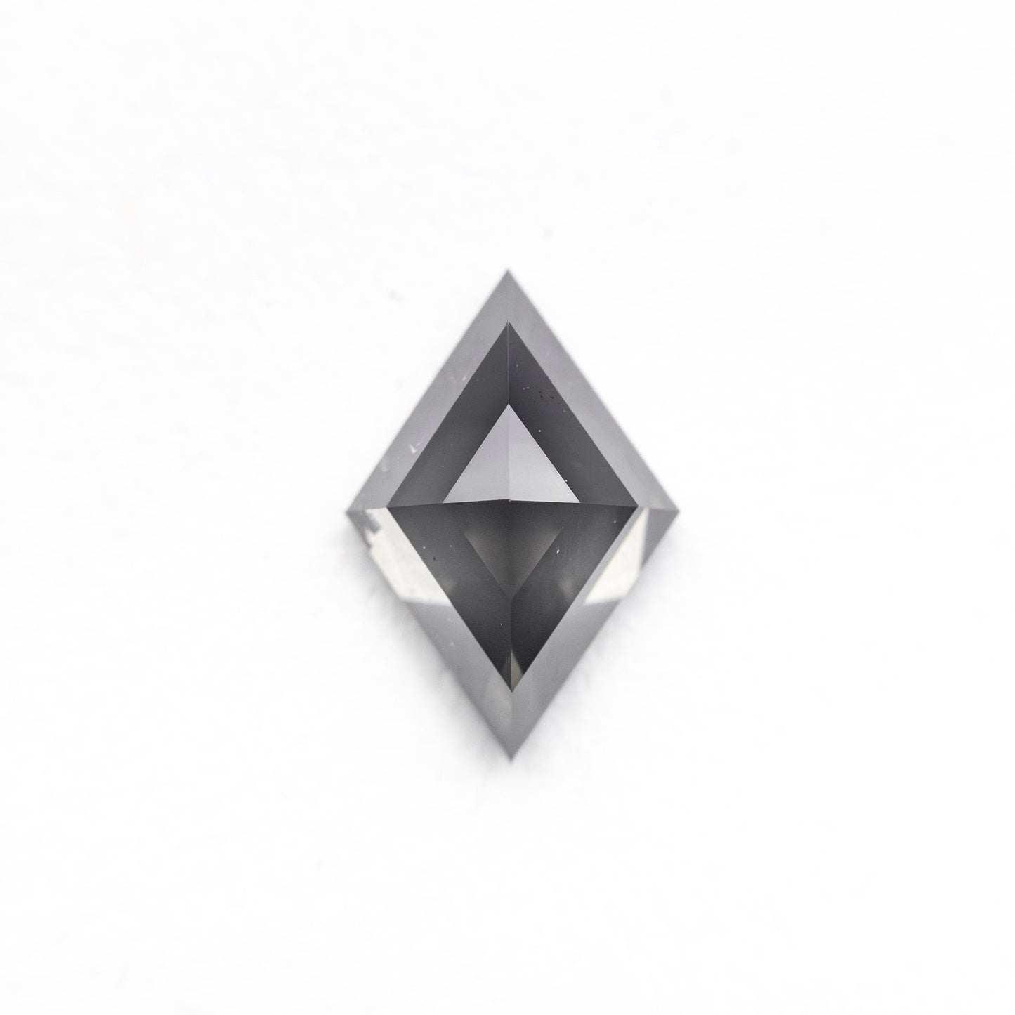 0.74ct 8.36x5.67x3.14mm ローズカット ローゼンジュ 27909-03