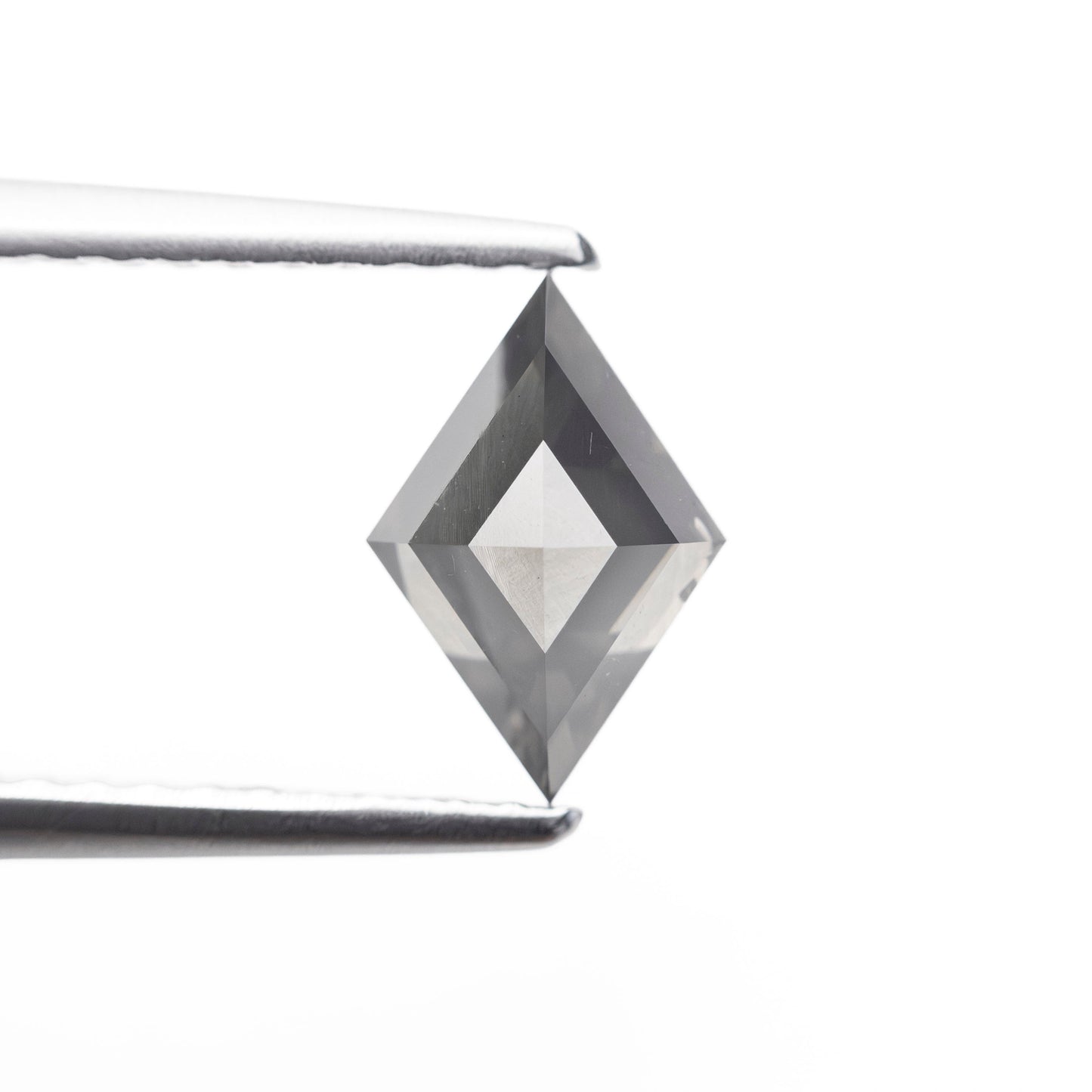 0.74ct 8.36x5.67x3.14mm ローズカット ローゼンジュ 27909-03