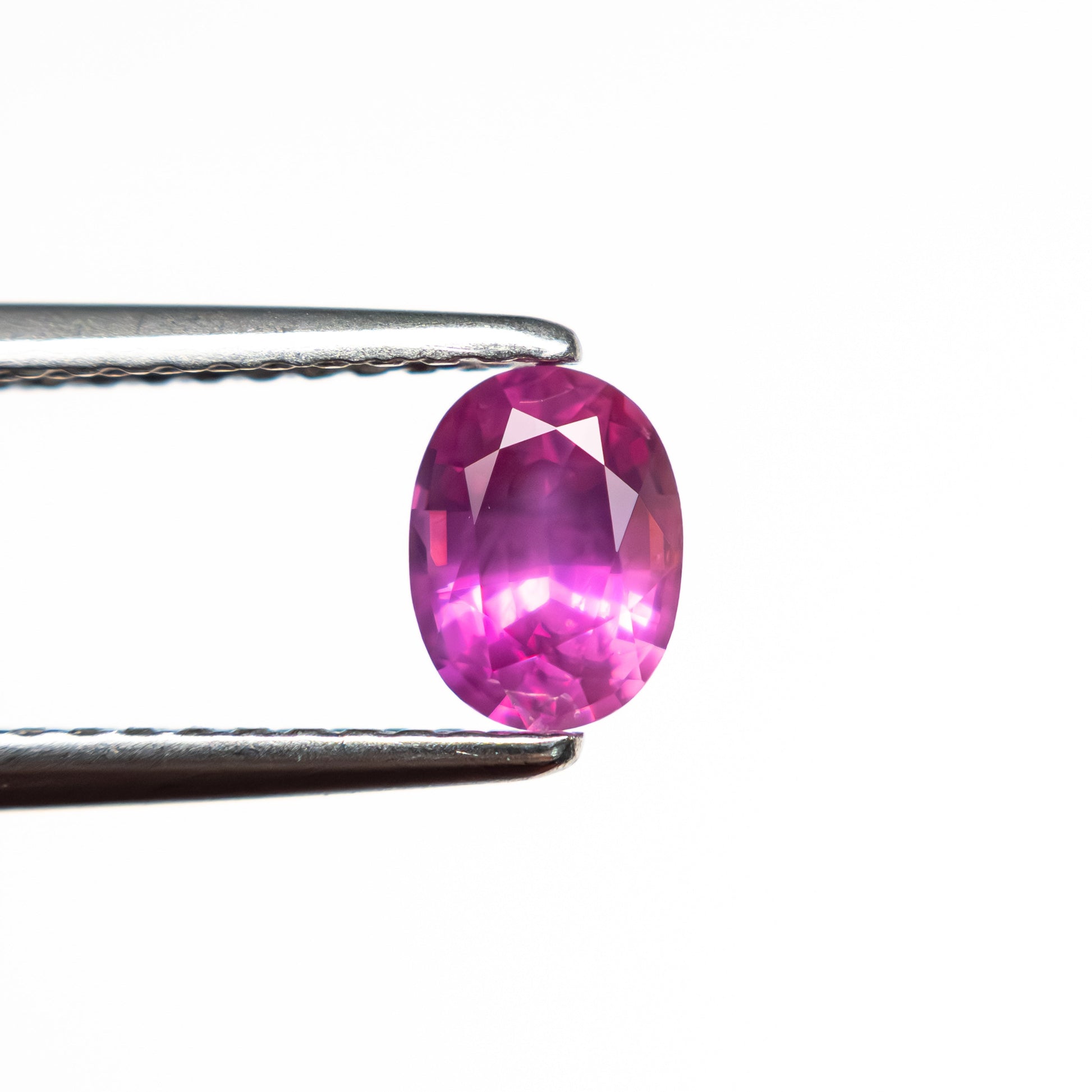 0.65カラット 5.85x4.40x3.09mm オーバルブリリアントカットサファイア 27955-10