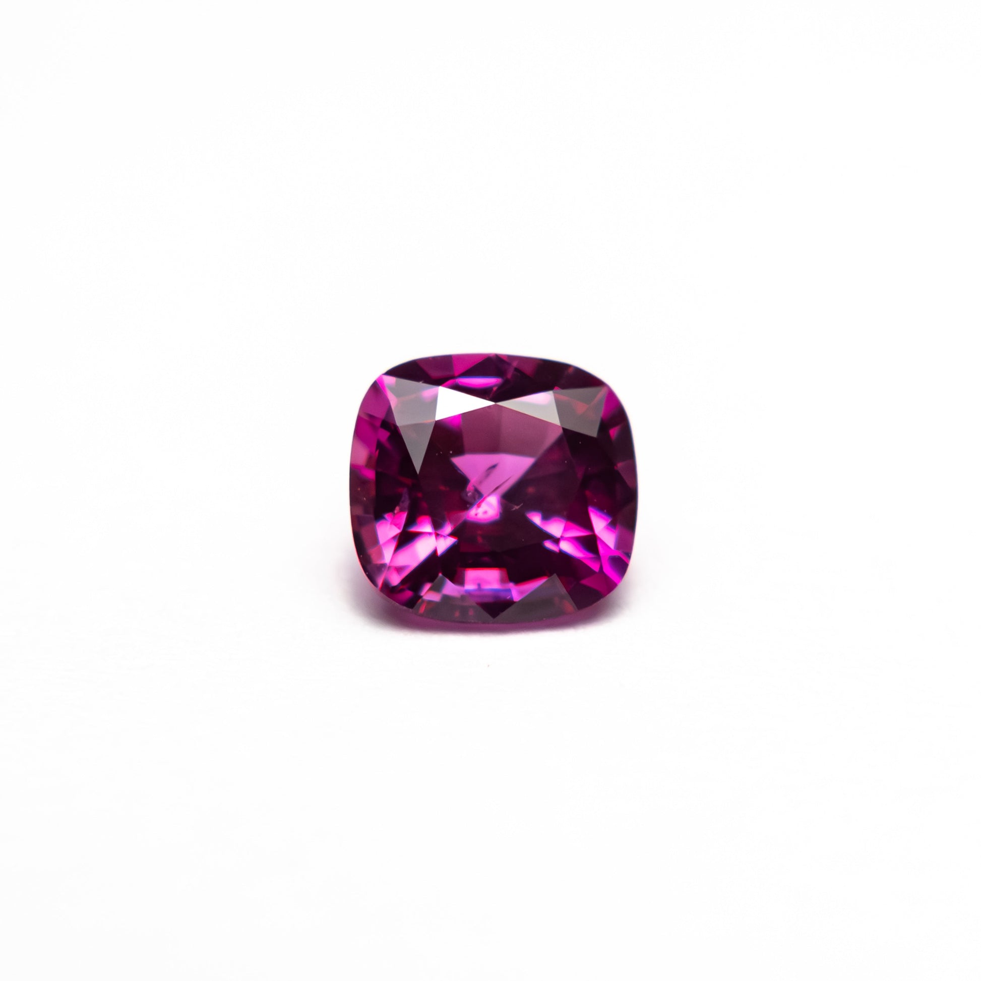 0.67ct 5.14x4.94x3.21mm クッションブリリアント サファイア 27955-18