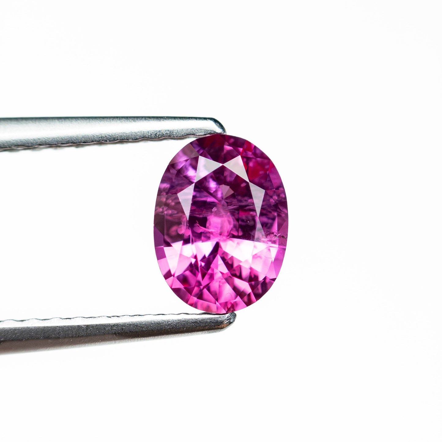 0.89ct 6.73x5.08x3.24mm オーバルブリリアントカットサファイア 27956-01