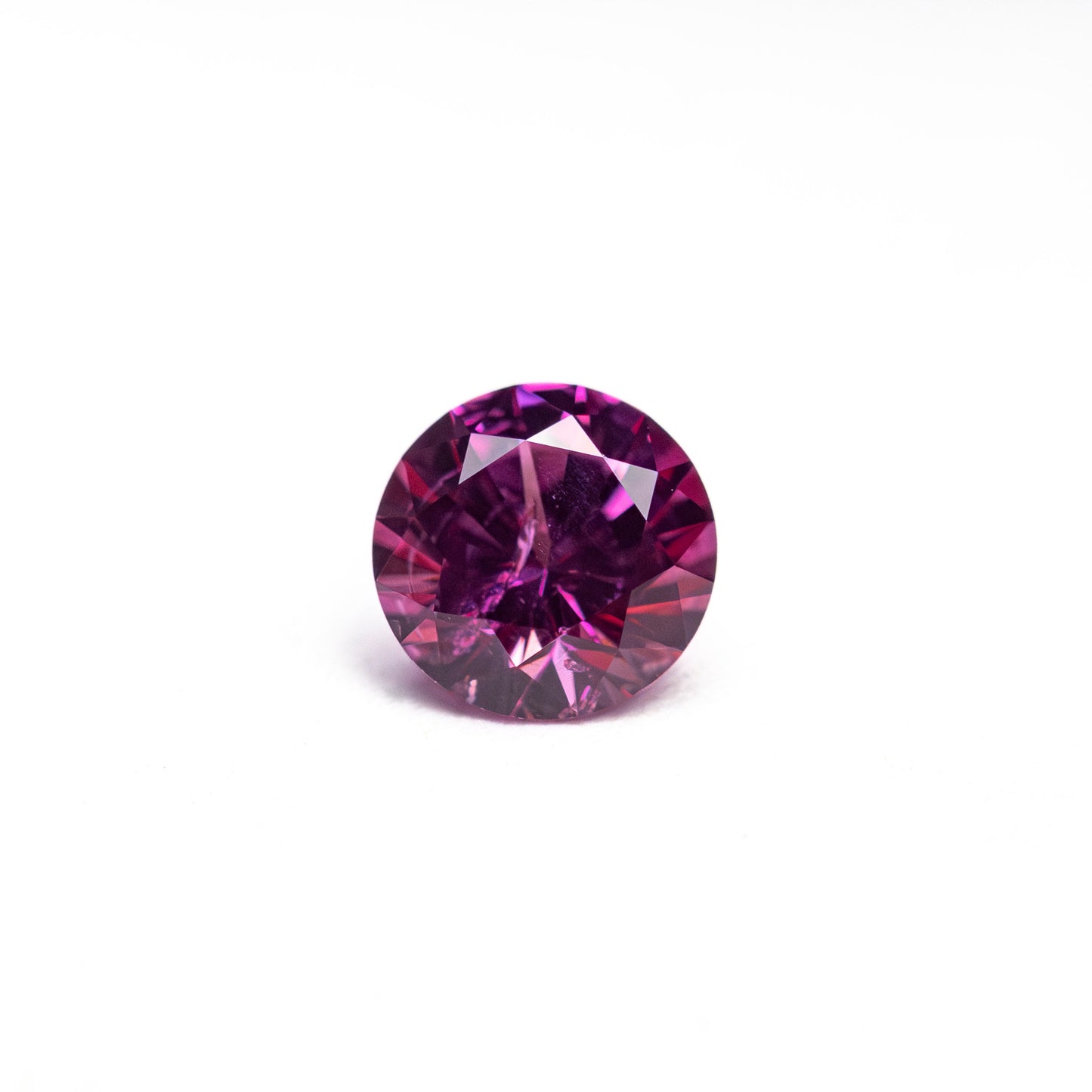 0.67ct 5.24x5.24x3.45mm ラウンドブリリアントサファイア 27956-10