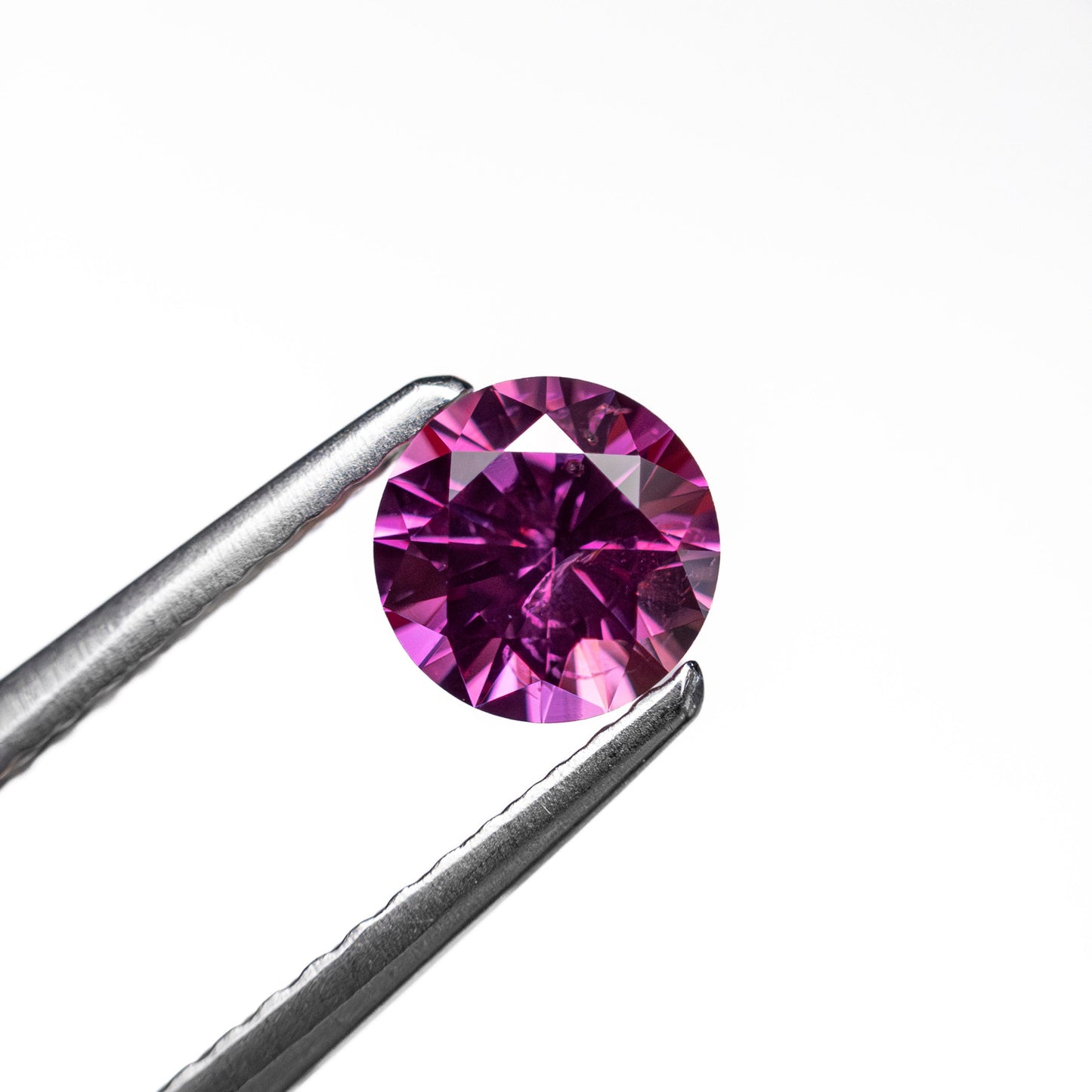 0.67ct 5.24x5.24x3.45mm ラウンドブリリアントサファイア 27956-10
