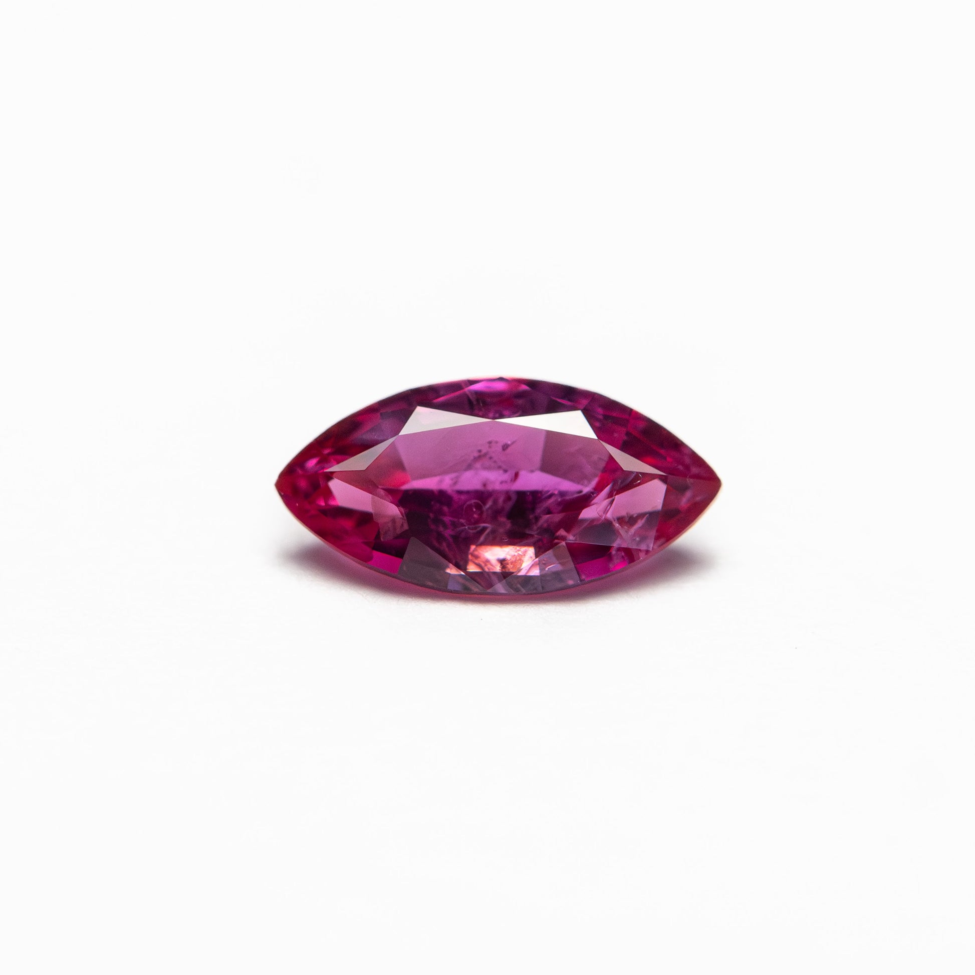 0.53ct 7.50x3.81x2.49mm マーキースブリリアントサファイア 27956-14