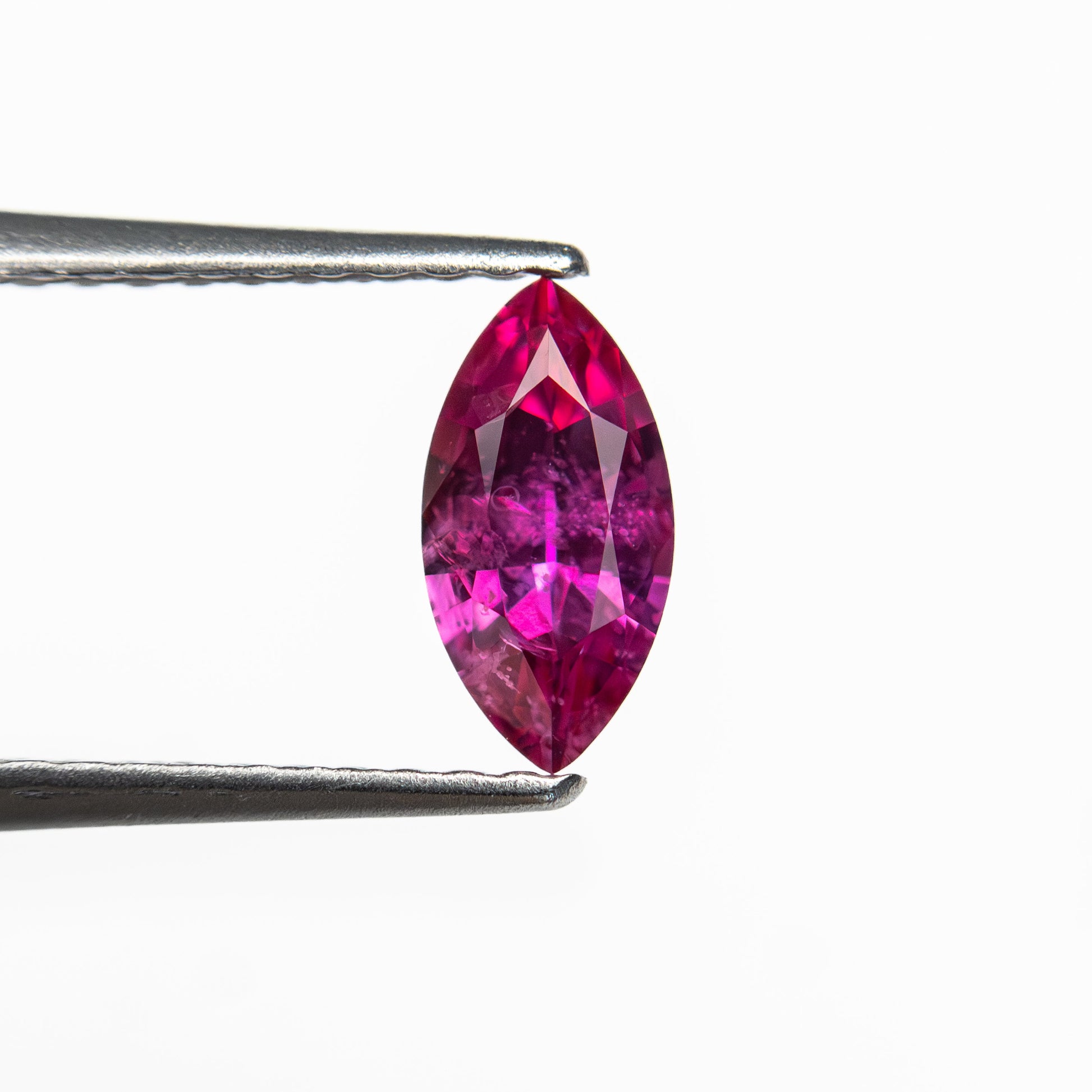 0.53ct 7.50x3.81x2.49mm マーキースブリリアントサファイア 27956-14