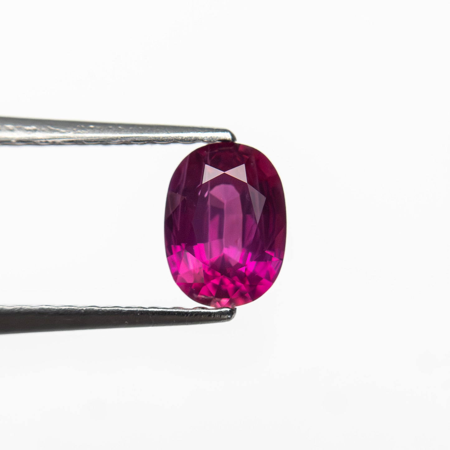 0.67ct 6.01x4.44x2.86mm オーバルブリリアント ルビー 27956-23
