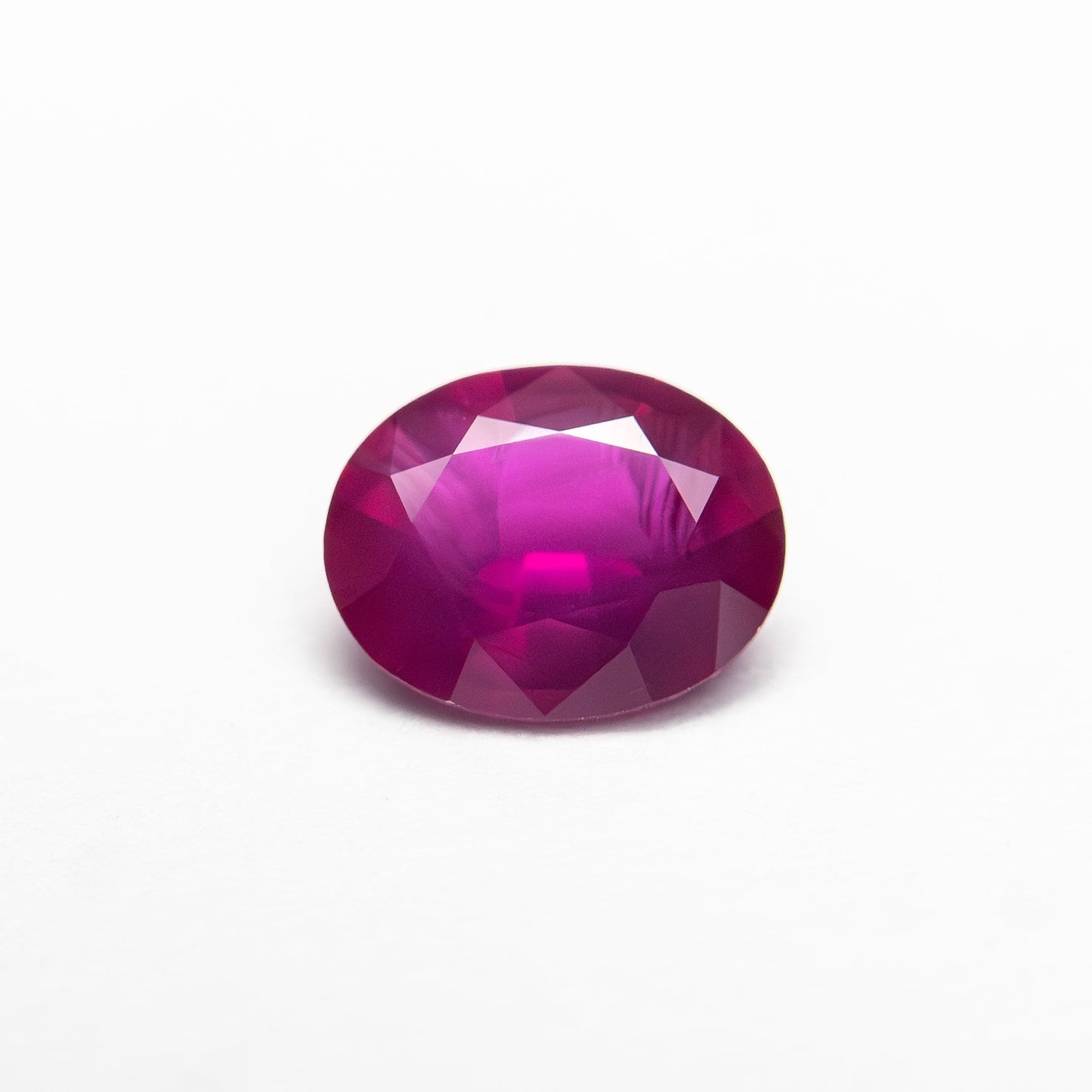 0.88ct 6.71x5.27x3.07mm オーバルブリリアント ルビー 27956-25