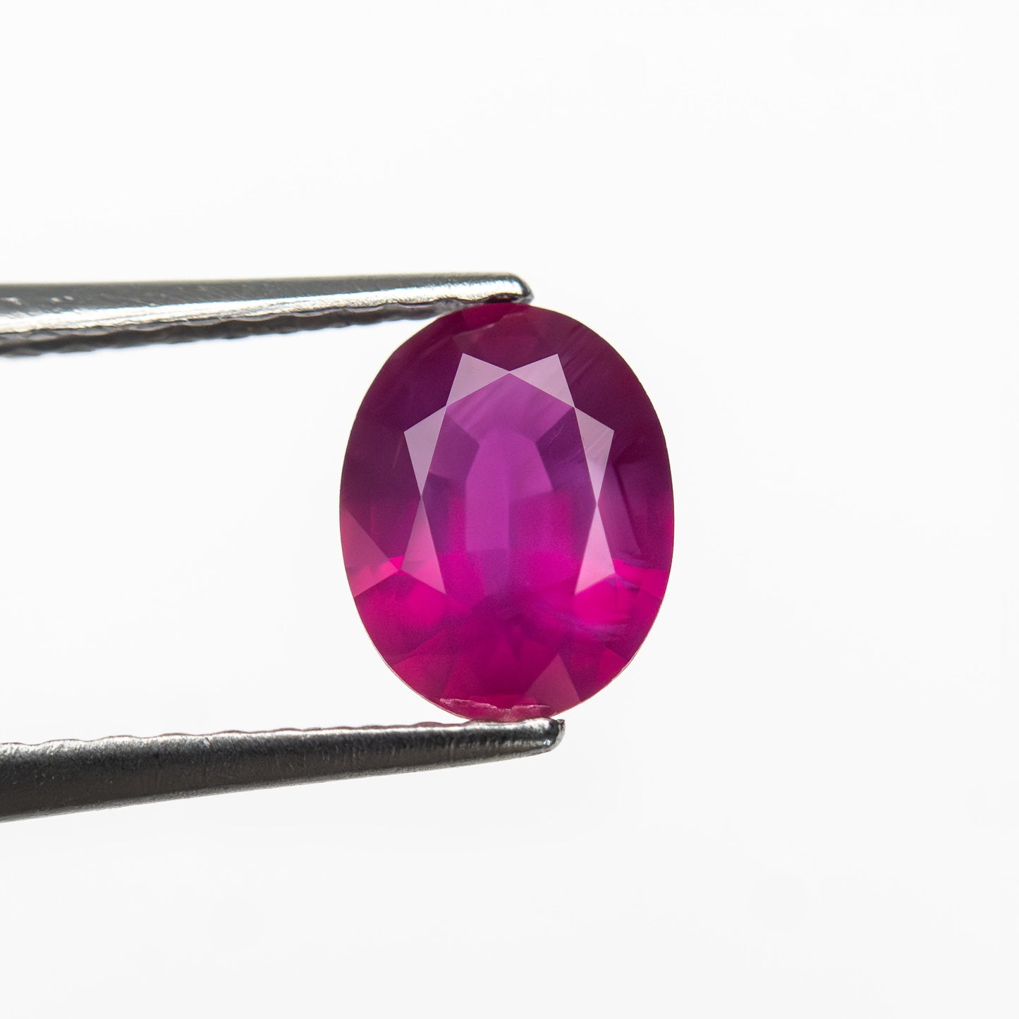 0.88ct 6.71x5.27x3.07mm オーバルブリリアント ルビー 27956-25