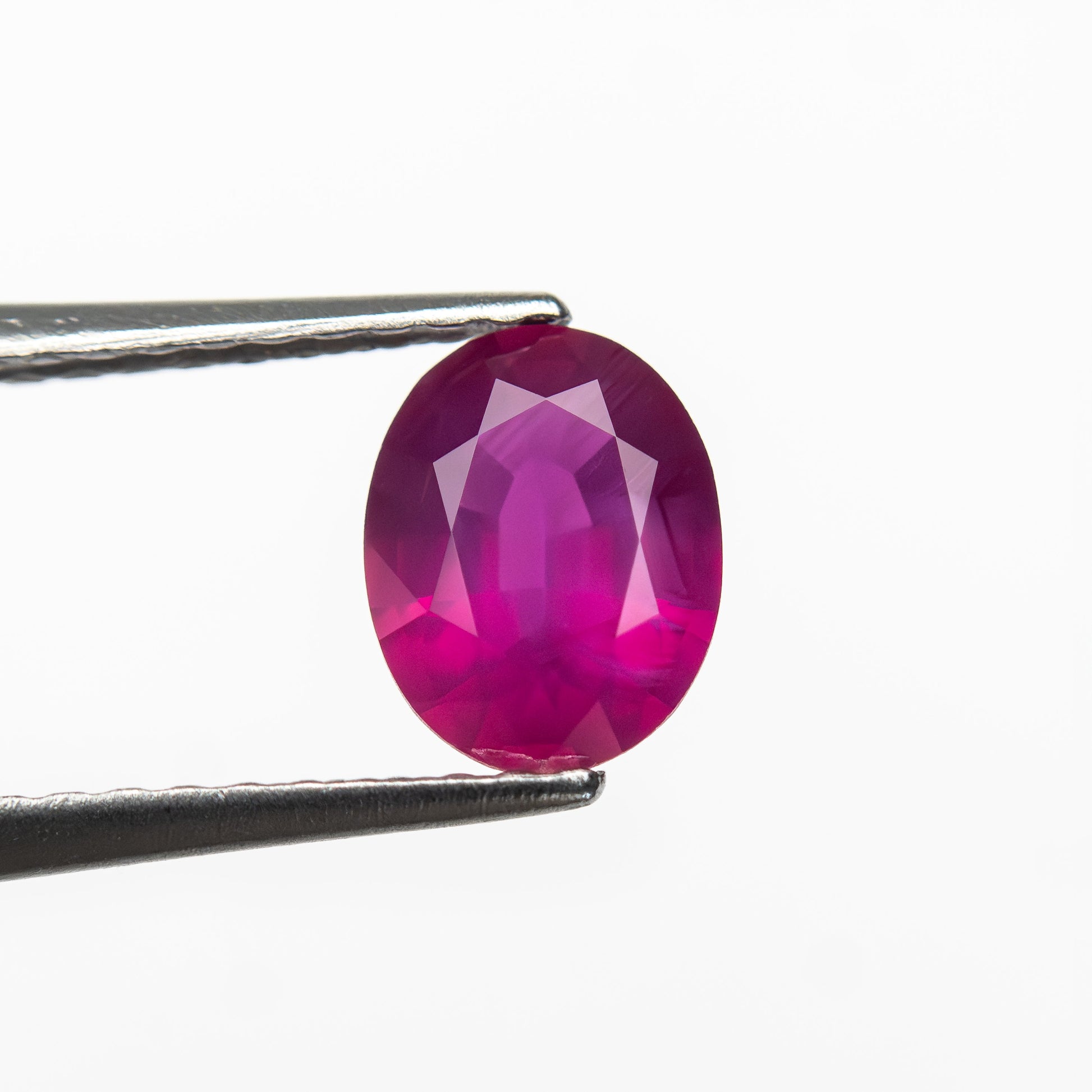 0.88ct 6.71x5.27x3.07mm オーバルブリリアント ルビー 27956-25
