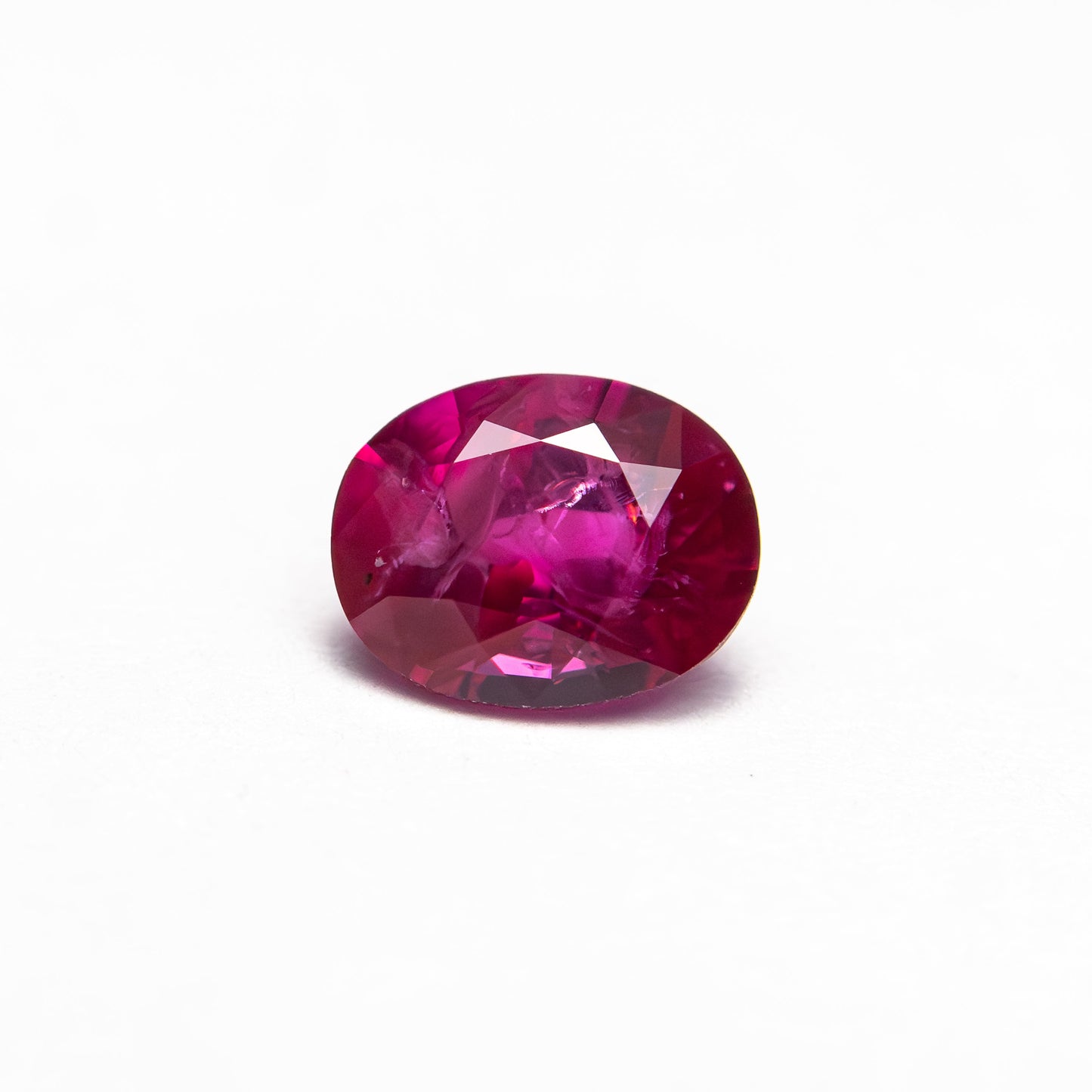 0.82カラット 6.31x5.00x3.28mm オーバルブリリアント ルビー 27957-02