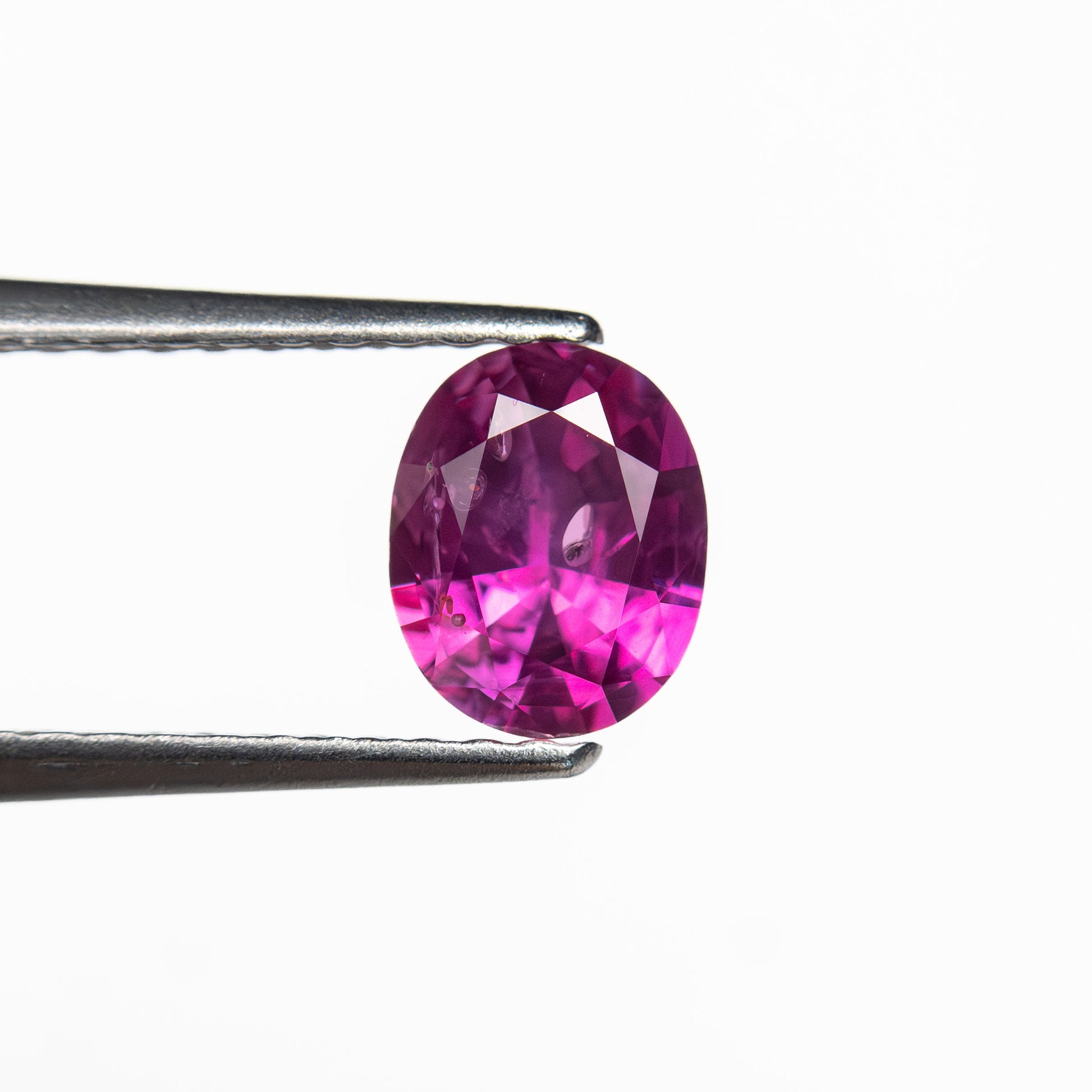 0.70ct 6.00x4.83x2.97mm オーバルブリリアントカットサファイア 27957-08