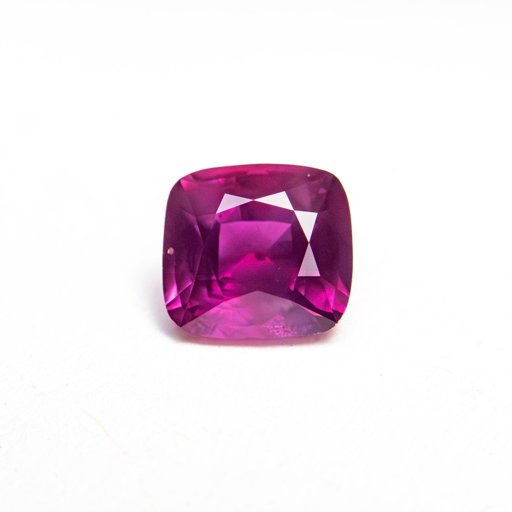 1.27ct 5.84x6.29x3.81mm クッションブリリアントサファイア 27957-19
