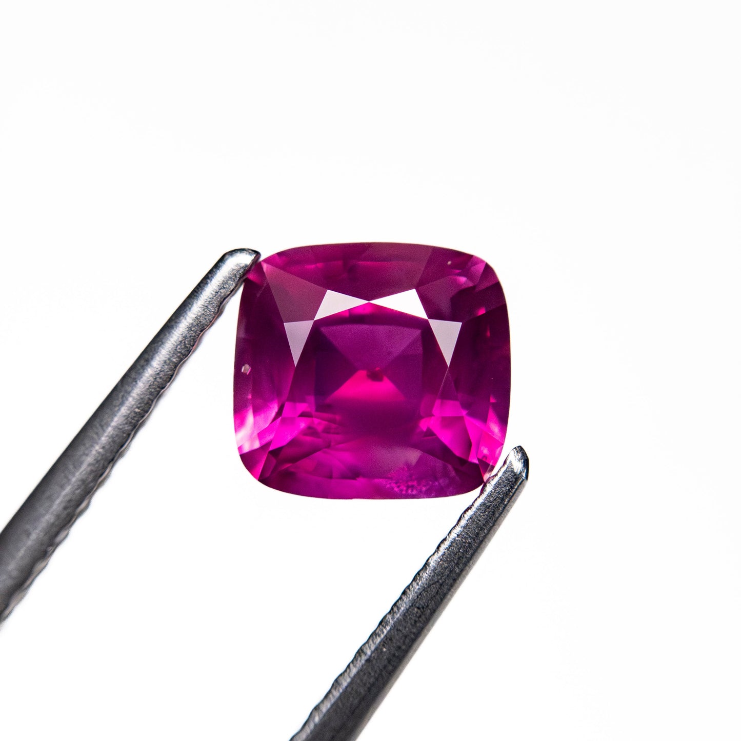 1.27ct 5.84x6.29x3.81mm クッションブリリアントサファイア 27957-19