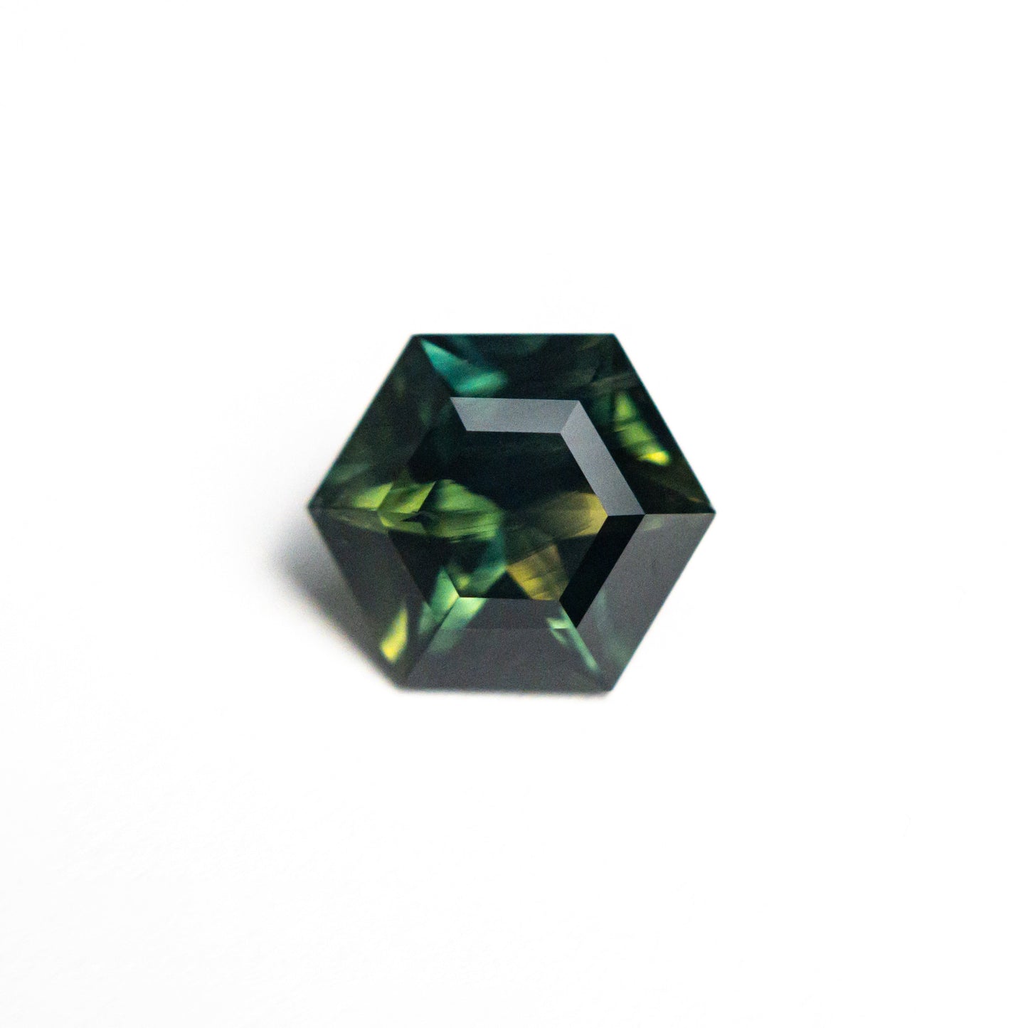 1.52カラット 7.68x6.70x4.22mm ヘキサゴンステップカットサファイア 25384-02
