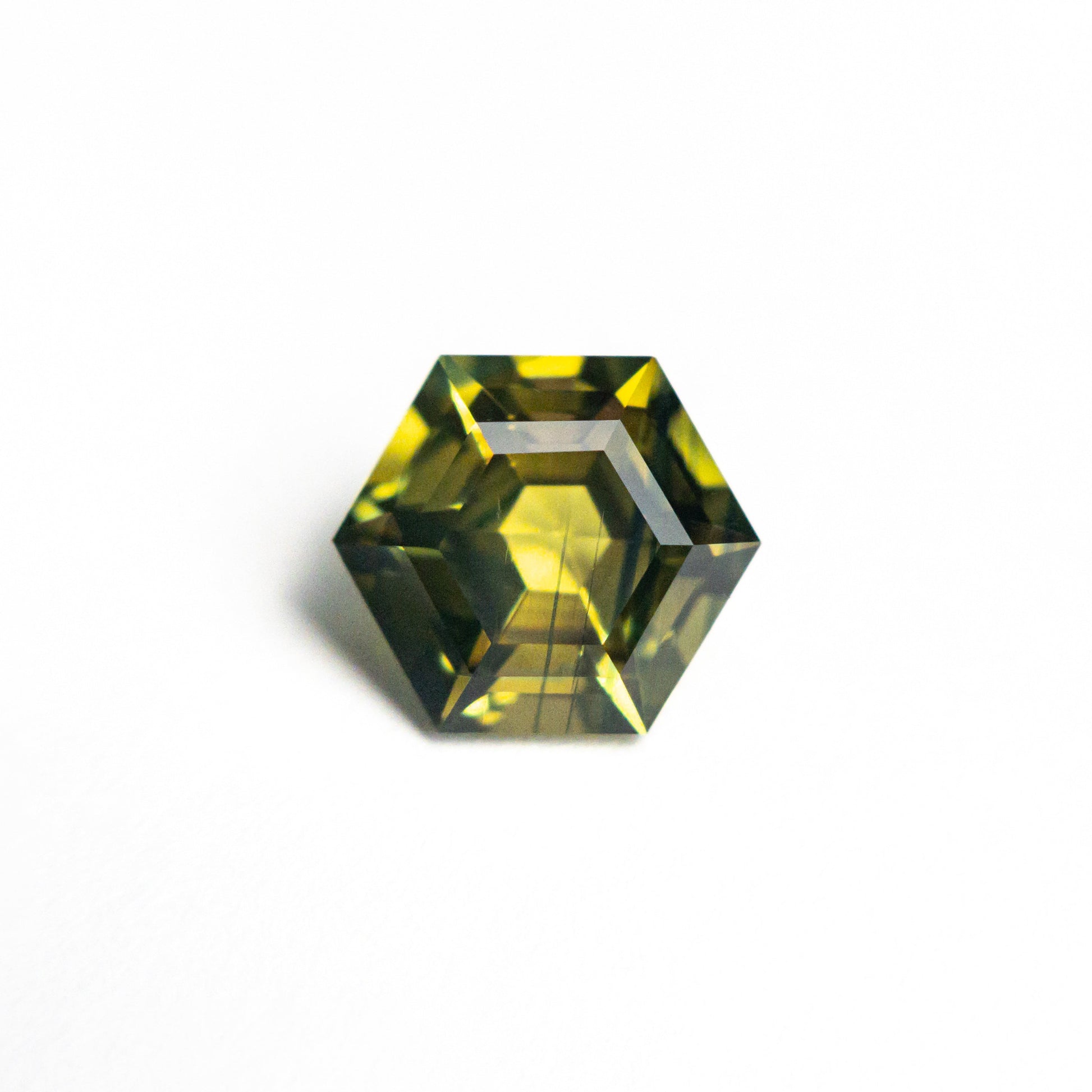 1.52カラット 7.57x6.56x4.18mm ヘキサゴンステップカットサファイア 25384-03