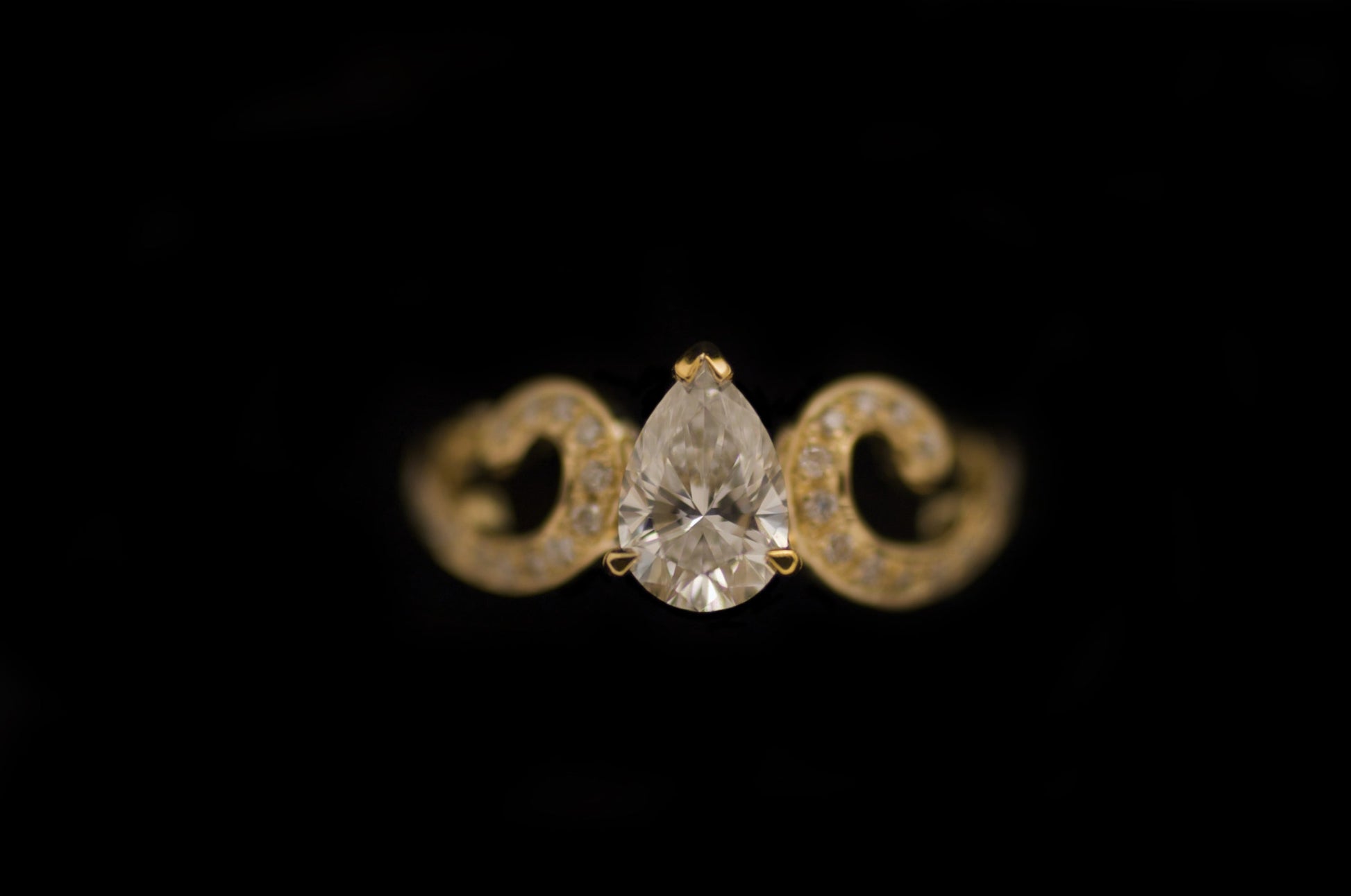 0.75ct Pear Brilliant, 18KYG, with Prongs